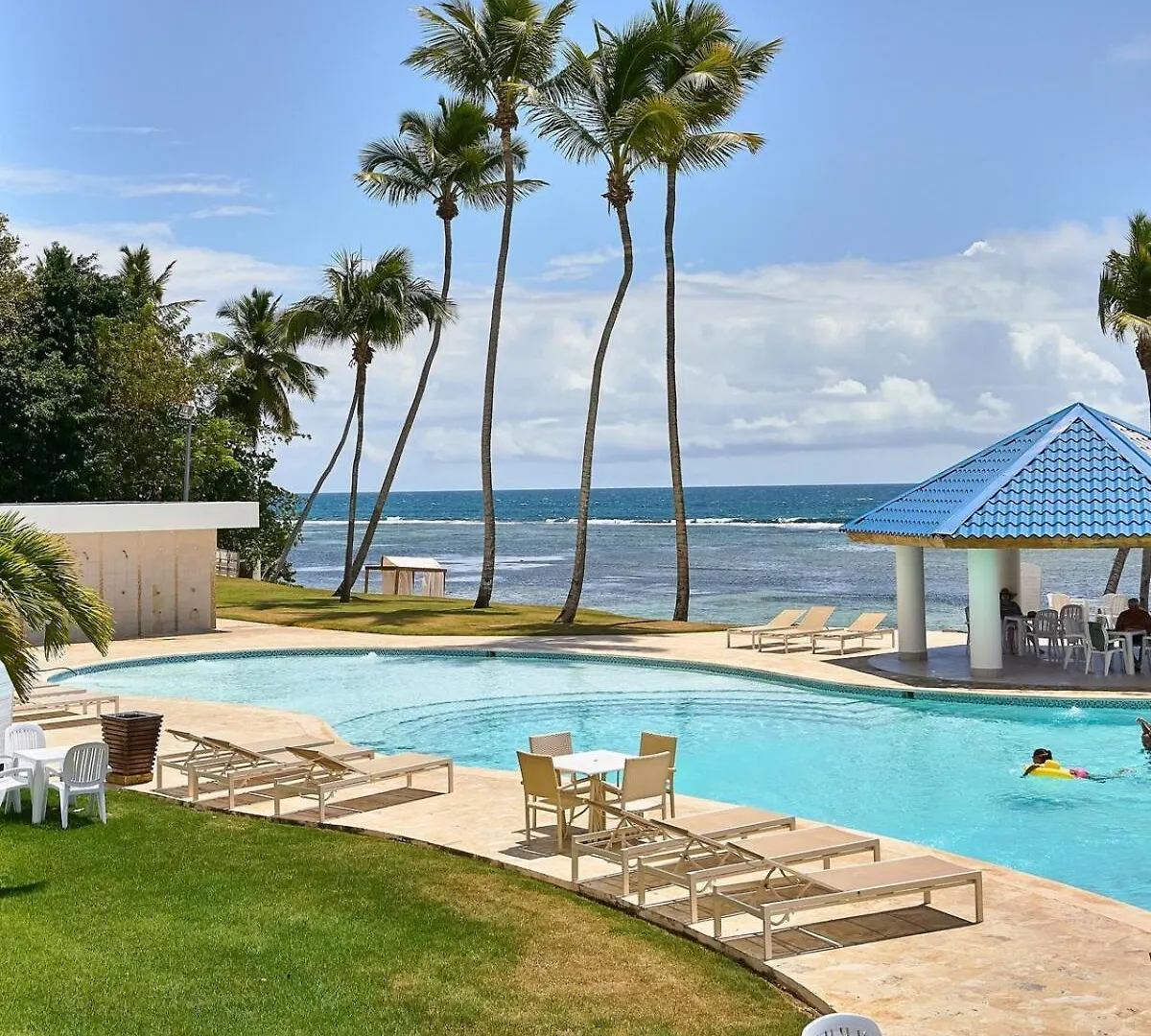 Escape Beachfront Condo At Las Olas In 후안돌리오 아파트