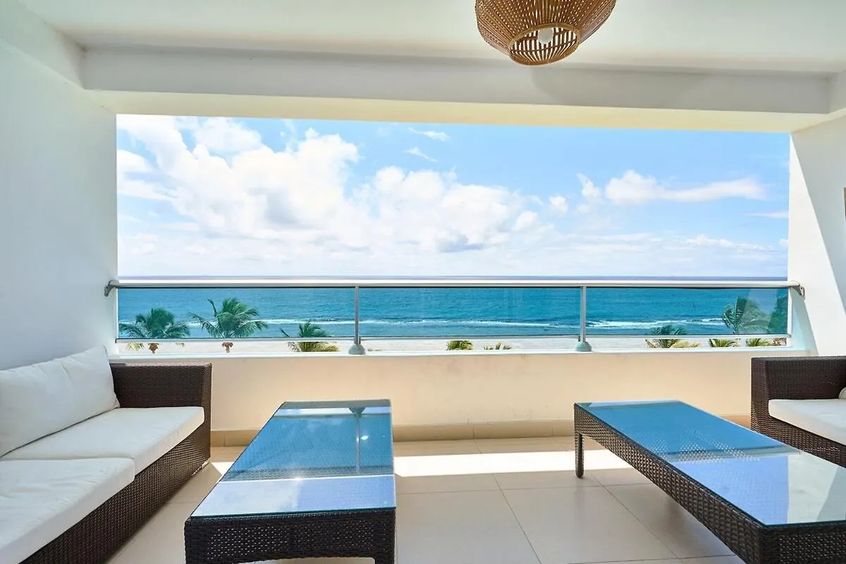 Escape Beachfront Condo At Las Olas In 후안돌리오 아파트