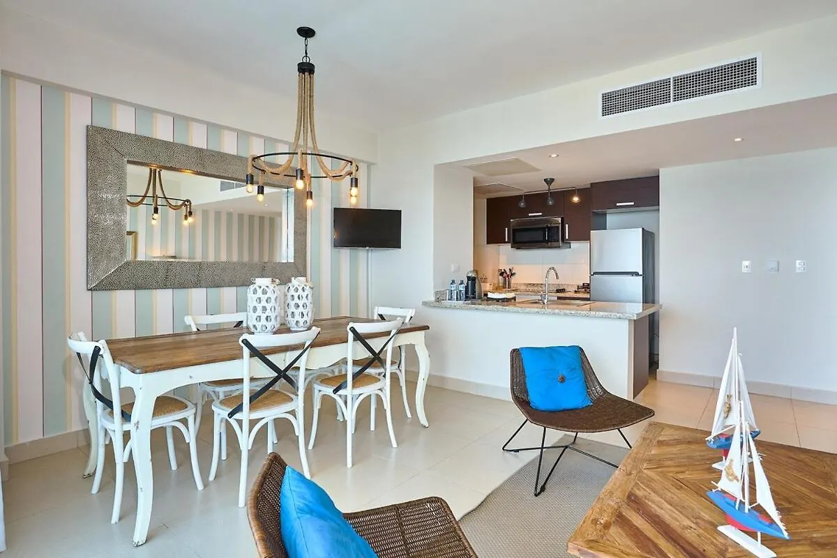 Escape Beachfront Condo At Las Olas In 璜多里奥 公寓